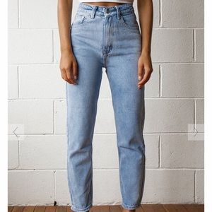 NWT MARI LIGHT BLUE DENIM MOM JEANS
